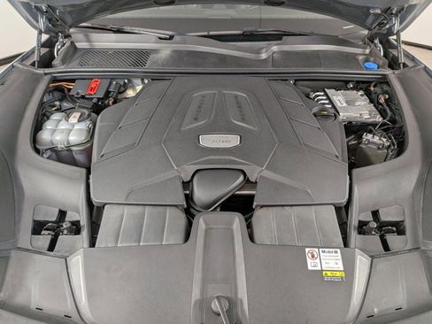 Certified 2023 Porsche Cayenne Platinum Edition image 26