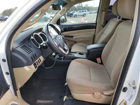 Used 2014 Toyota Tacoma PreRunner w/ Convenience Package RWD image 6