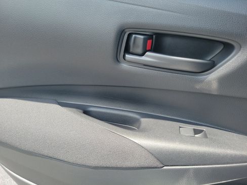 Used 2025 Toyota Corolla LE FWD image 13