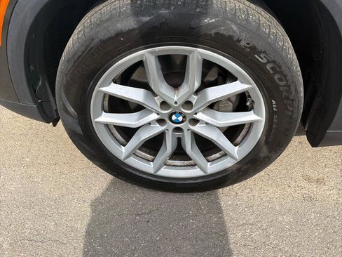 Used 2023 BMW X5 xDrive40i w/ Premium Package AWD/4WD image 3