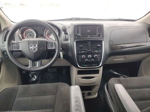 Used 2019 Dodge Grand Caravan SE w/ UConnect Hands-Free Group image 14