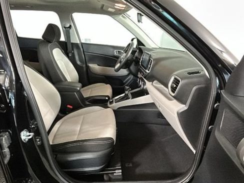 Used 2026 Hyundai Venue SEL FWD image 30