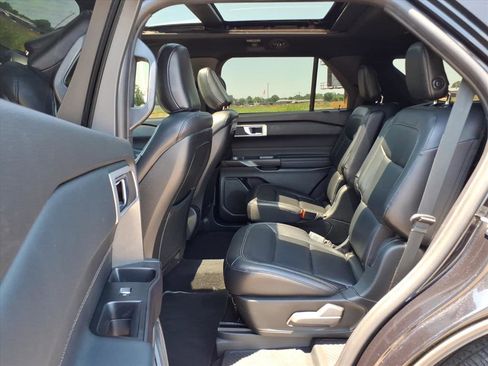 Used 2020 Ford Explorer XLT w/ Equipment Group 202A RWD image 10