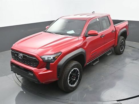 Used 2025 Toyota Tacoma TRD Off-Road AWD/4WD image 31