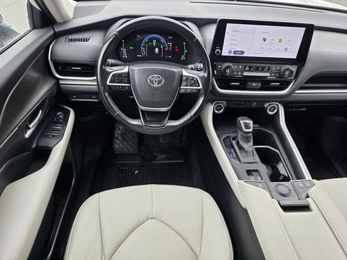 Used 2024 Toyota Grand Highlander AWD Hybrid image 13
