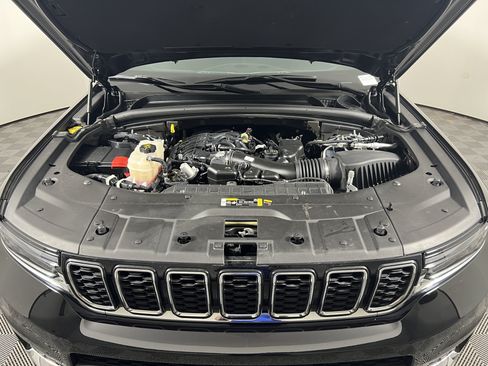 Used 2025 Jeep Grand Cherokee L Limited AWD/4WD image 20