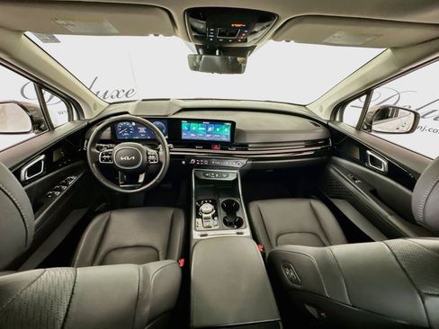Used 2025 Kia Carnival SX Prestige FWD image 19