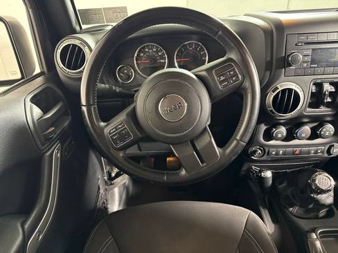 Used 2016 Jeep Wrangler Unlimited Rubicon w/ Connectivity Group AWD/4WD image 25