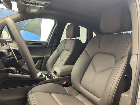 New 2026 Porsche Macan AWD/4WD image 5