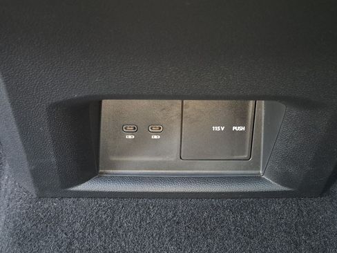 Used 2022 Volkswagen Atlas Cross Sport SEL AWD/4WD image 29