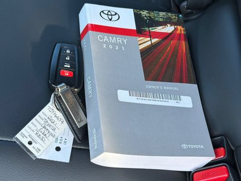 Used 2021 Toyota Camry XSE FWD image 4