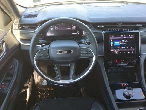 Used 2024 Jeep Grand Cherokee Altitude image 16