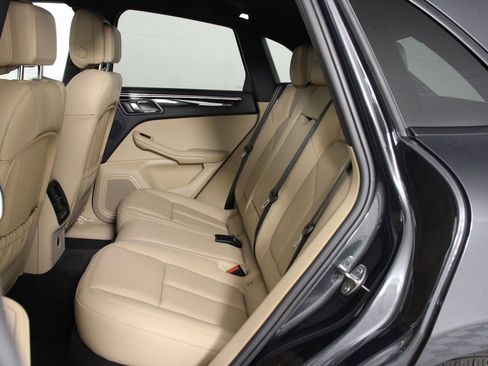 New 2026 Porsche Macan image 18