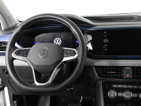 Certified 2024 Volkswagen Taos SE FWD image 12