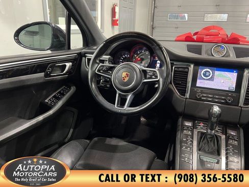 Used 2018 Porsche Macan S image 30