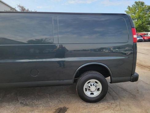 Used 2017 Chevrolet Express 3500 Extended RWD image 21