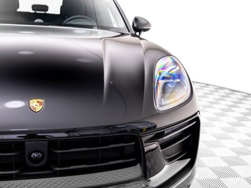 Certified 2025 Porsche Macan AWD/4WD image 27