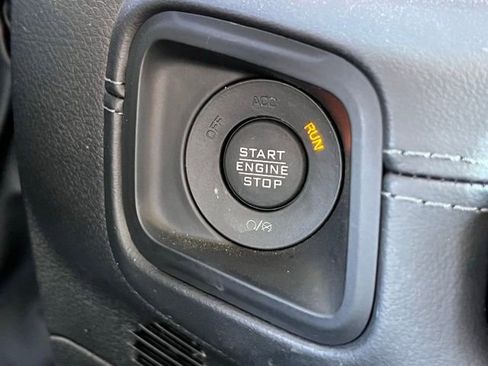 Certified 2025 Jeep Gladiator Mojave AWD/4WD image 21
