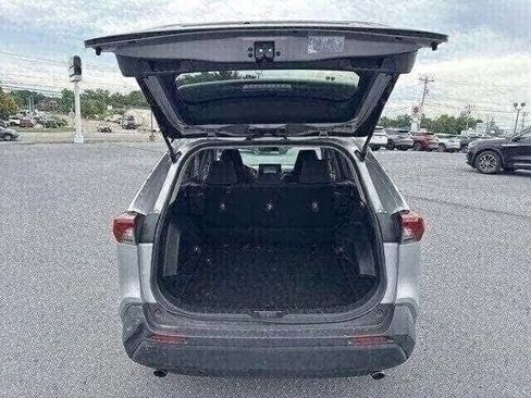 Used 2019 Toyota RAV4 LE image 17