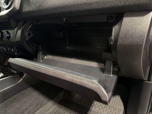 Used 2019 Toyota Tacoma TRD Sport w/ Technology Package image 17