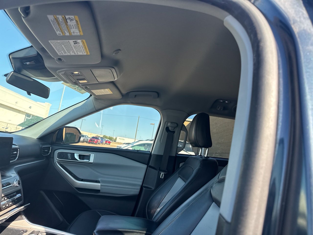 Used 2022 Ford Explorer XLT w/ Equipment Group 202A RWD image 8