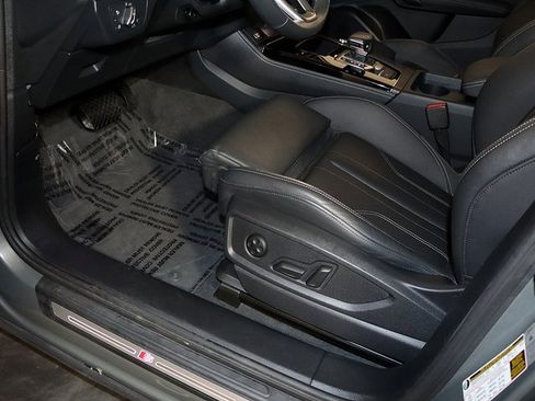 Used 2025 Audi Q5 e Premium Plus w/ Premium Plus Package image 27