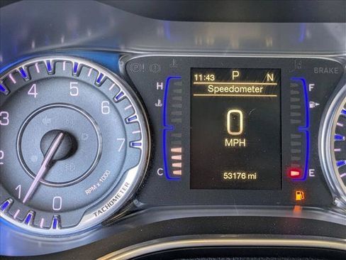 Used 2016 Chrysler 200 Limited w/ Anniversary Edition FWD image 11