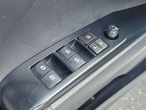 Used 2018 Toyota Camry LE FWD image 21