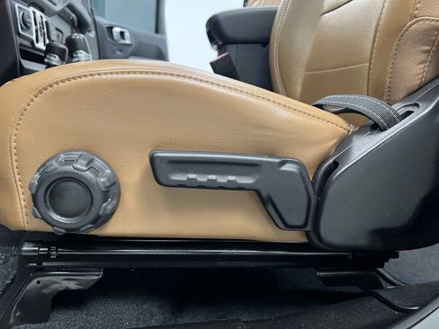 Used 2022 Jeep Wrangler Unlimited Sahara w/ Cold Weather Group image 11