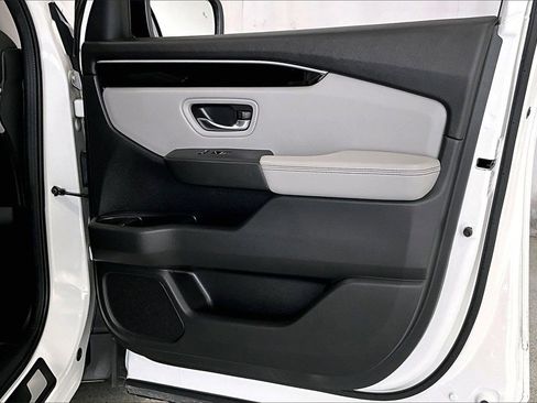 Used 2024 Honda Pilot Touring image 26