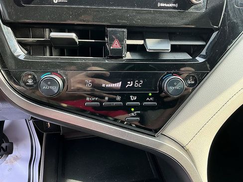 Used 2022 Toyota Camry SE FWD image 18