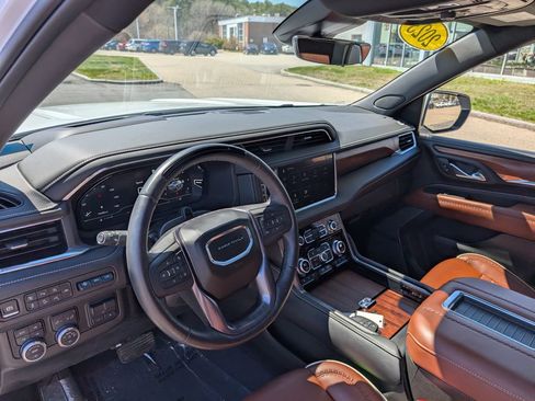 Used 2023 GMC Yukon Denali Ultimate image 20