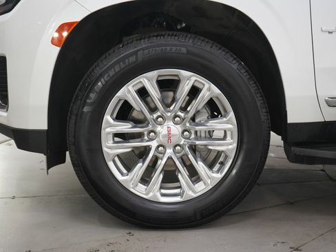 Used 2023 GMC Yukon SLT w/ SLT Premium Package AWD/4WD image 32