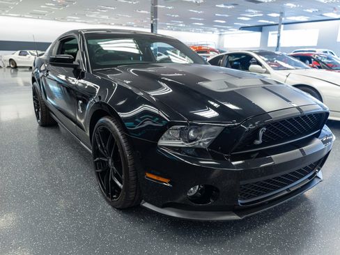 Used 2010 Ford Mustang Shelby GT500 RWD image 3