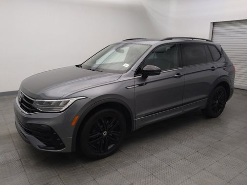 Used 2022 Volkswagen Tiguan SE R-Line image 2