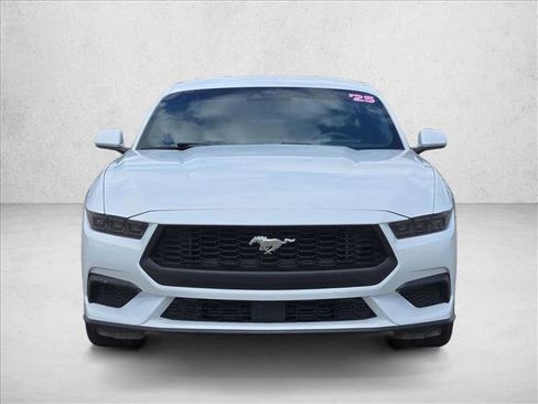 Used 2025 Ford Mustang Coupe RWD image 2