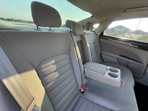 Used 2018 Ford Fusion SE w/ Fusion SE Technology Package FWD image 42