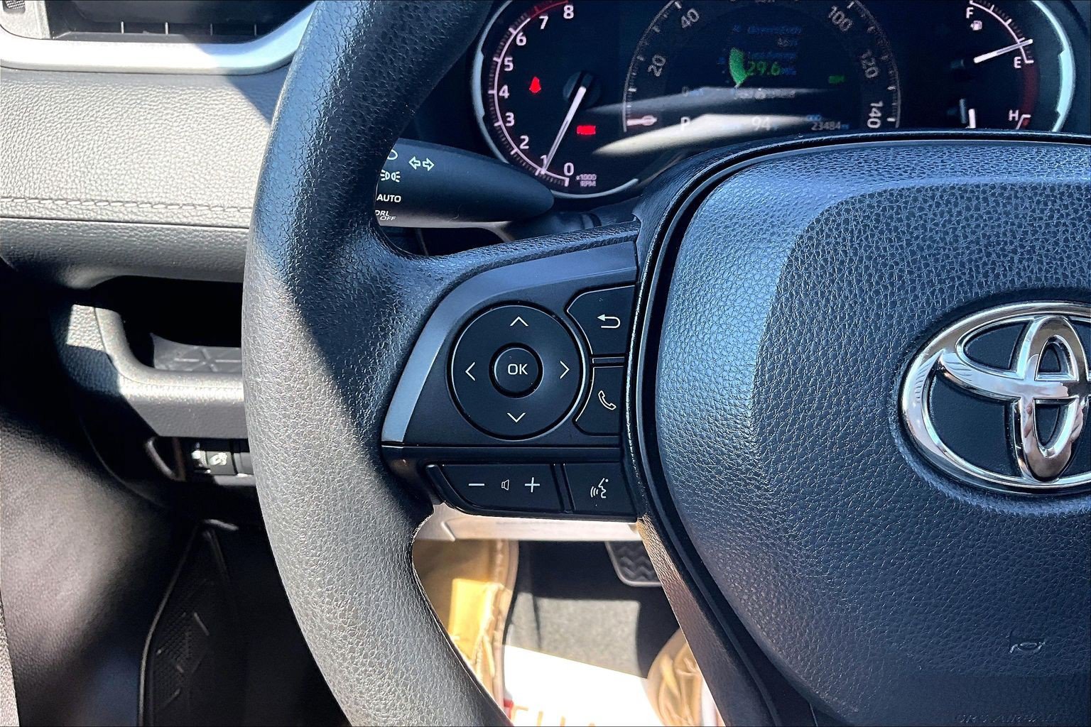 Used 2025 Toyota RAV4 XLE FWD image 22