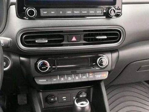 Used 2022 Hyundai Kona Limited image 21