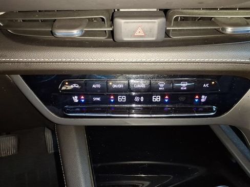 Certified 2022 Buick Envision Avenir w/ Technology Package II AWD/4WD image 36