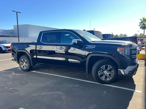 Used 2025 GMC Sierra 1500 SLT RWD image 2