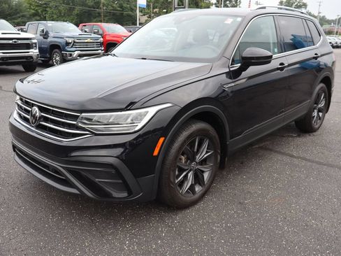 Used 2022 Volkswagen Tiguan SE AWD/4WD image 35