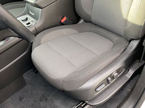 Used 2023 Chevrolet Traverse LT image 24