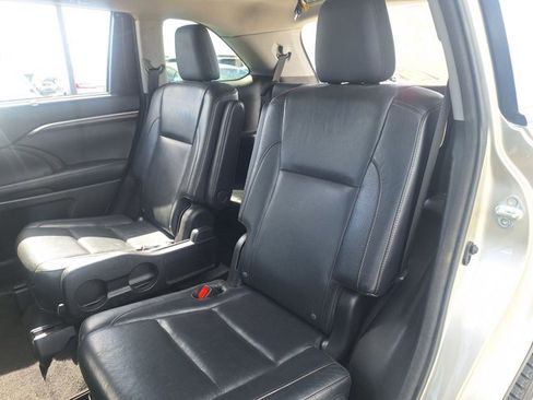 Used 2015 Toyota Highlander Limited Platinum image 15