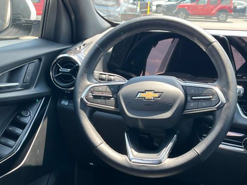 Used 2025 Chevrolet Equinox LT FWD image 28