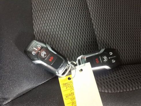 Used 2016 Ford Explorer XLT w/ Equipment Group 201A image 12