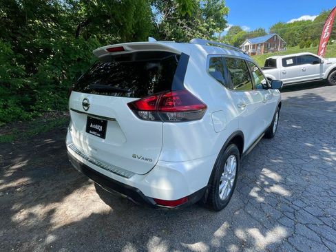 Used 2018 Nissan Rogue SV w/ Sun & Sound Touring Package AWD/4WD image 8