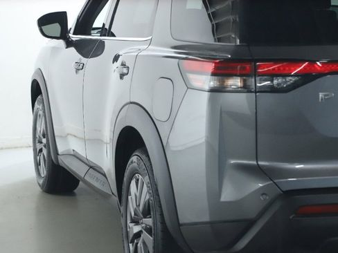 Certified 2025 Nissan Pathfinder SV FWD image 43