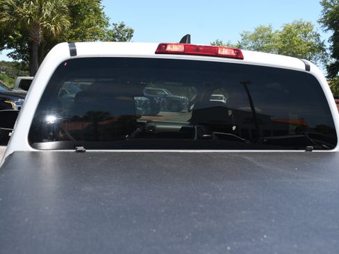 Used 2023 Nissan Frontier SV RWD image 16