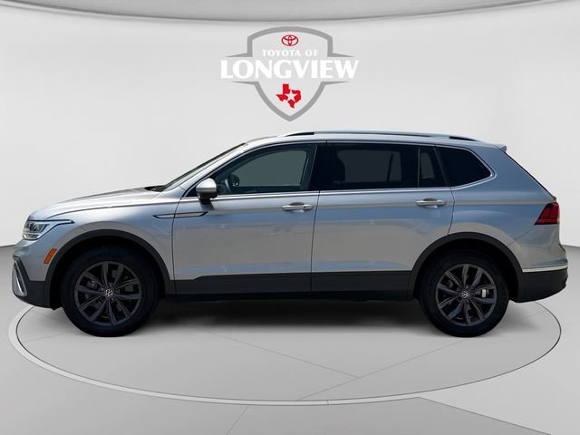 Used 2022 Volkswagen Tiguan SE w/ Panoramic Sunroof Package AWD/4WD image 2